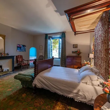 Holiday home Chateau Garinie 15th Century Medieval Castle In The South Of France Lugan (Aveyron)